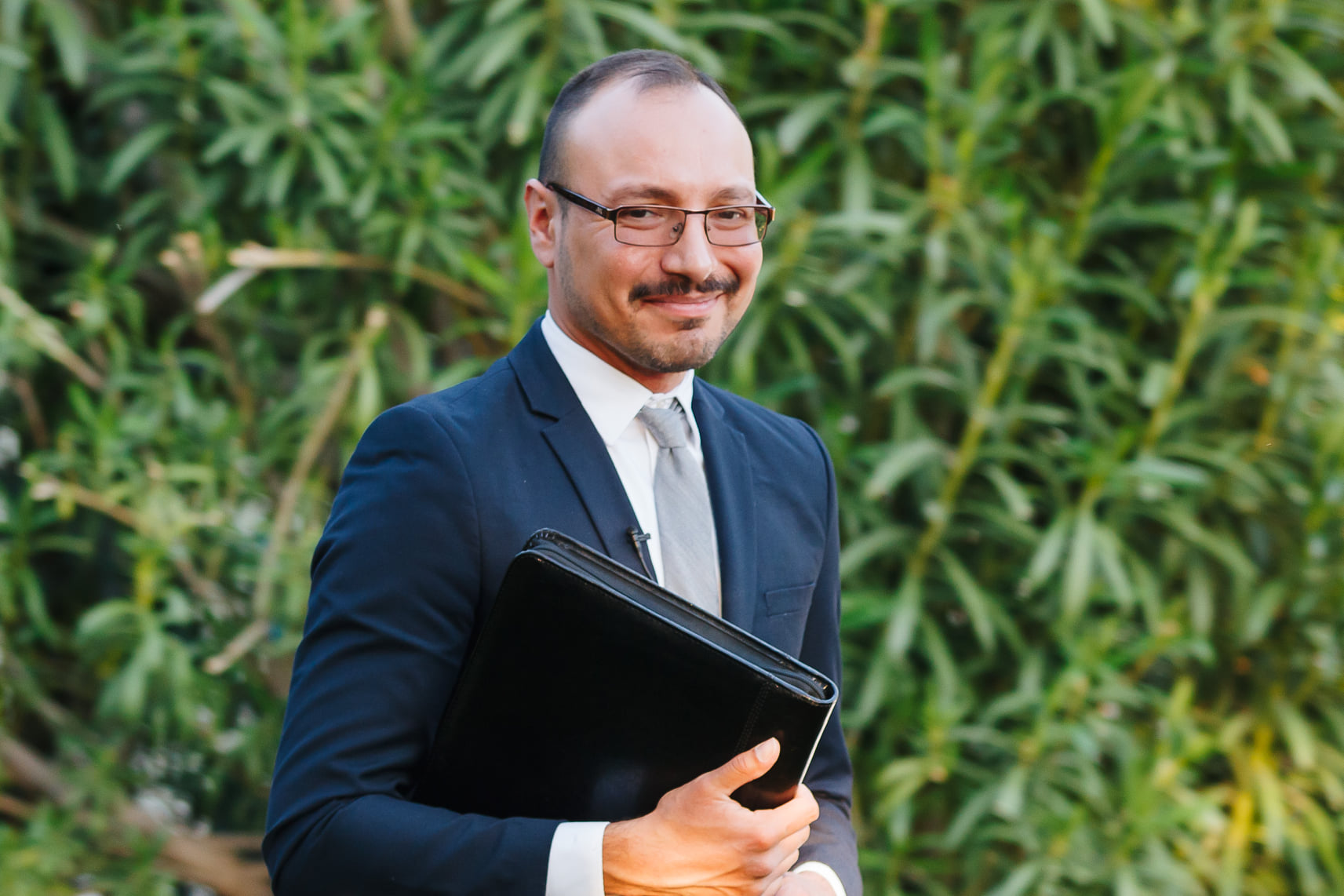 Wedding officiant Saul portrait